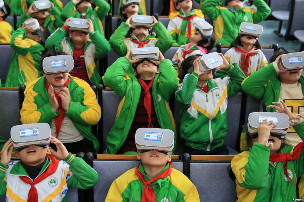 Để chống học sinh ngủ gật và lườm nguýt giáo viên, một trường học ở Trung Quốc đã lắp đặt camera tích hợp AI - Ảnh 2. Để chống học sinh ngủ gật và lườm nguýt giáo viên, một trường học ở Trung Quốc đã lắp đặt camera tích hợp AI - Ảnh 2.