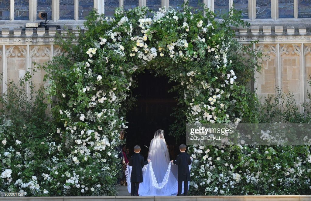 Rần rần trước loạt chi tiết trùng khớp giữa đám cưới Hoàng Gia Anh và hôn lễ thế kỷ của Song Song - Ảnh 8.