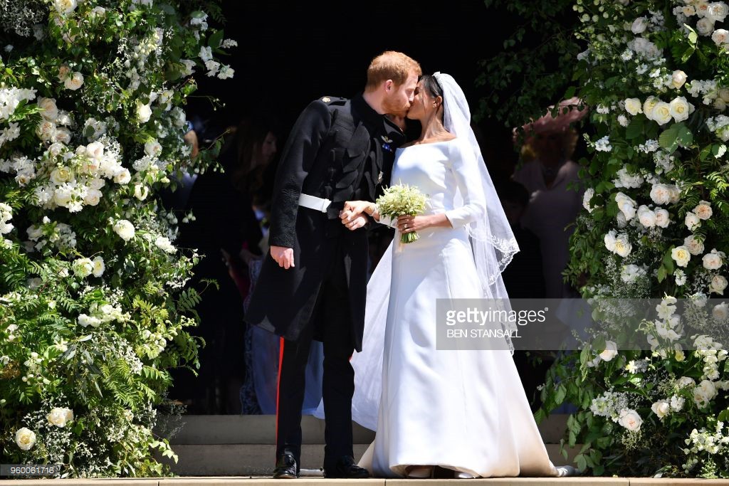 Rần rần trước loạt chi tiết trùng khớp giữa đám cưới Hoàng Gia Anh và hôn lễ thế kỷ của Song Song - Ảnh 3.