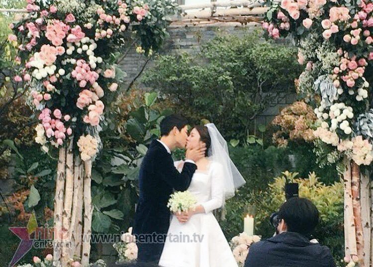 Rần rần trước loạt chi tiết trùng khớp giữa đám cưới Hoàng Gia Anh và hôn lễ thế kỷ của Song Song - Ảnh 19.