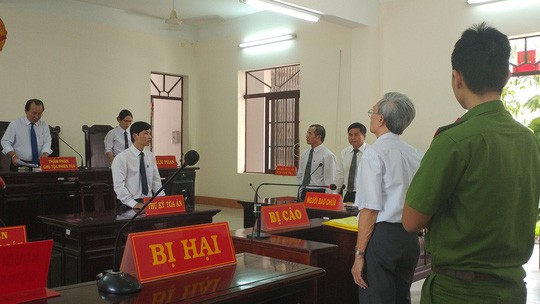 Thẩm phán xử án treo cho Nguyễn Khắc Thủy bị khủng bố tin nhắn - Ảnh 1. Thẩm phán xử án treo cho Nguyễn Khắc Thủy bị khủng bố tin nhắn - Ảnh 1.