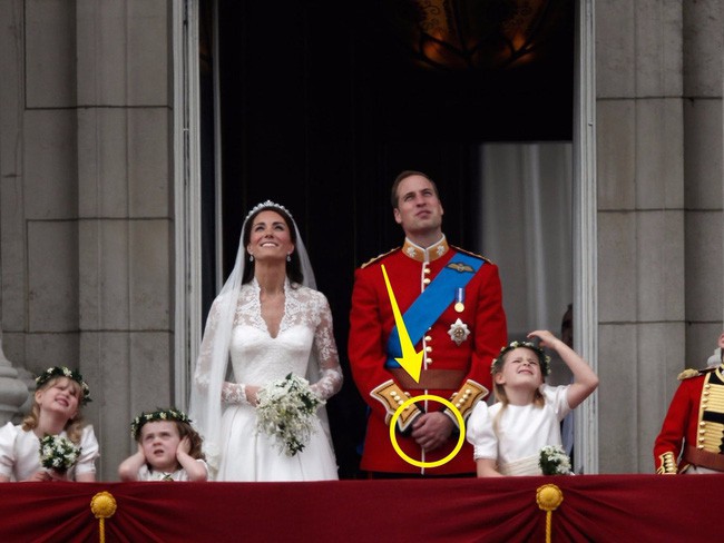 Kết hôn với Meghan Markle, Hoàng tử Harry phá vỡ truyền thống đeo nhẫn cưới của Hoàng gia Anh - Ảnh 2.