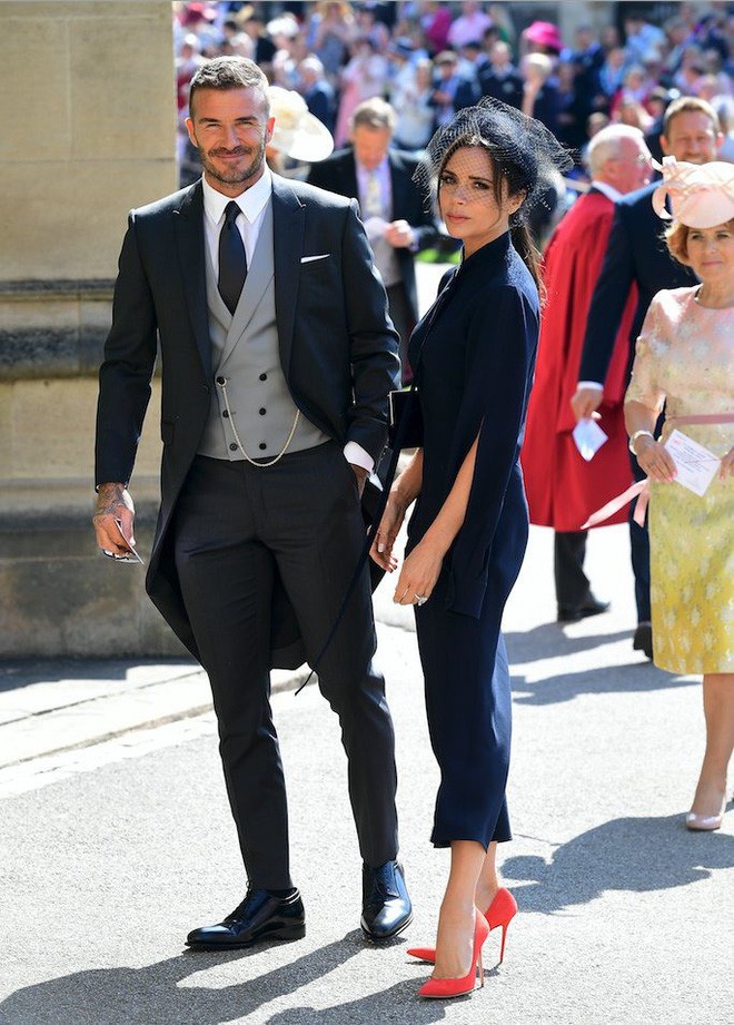 Vợ chồng Beckham qu&aacute; đẹp v&agrave; sang chảnh, chiếm trọn spotlight của d&agrave;n kh&aacute;ch mời tại đ&aacute;m cưới Ho&agrave;ng gia - Ảnh 1.