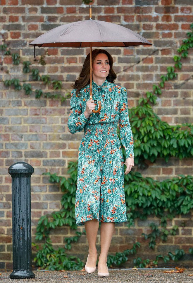 8 đồn đo&aacute;n xung quanh trang phục tới dự đ&aacute;m cưới em chồng của c&ocirc;ng nương Kate Middleton  - Ảnh 7.