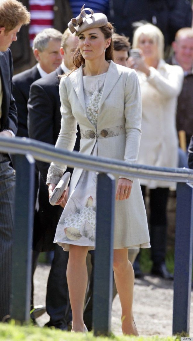 8 đồn đo&aacute;n xung quanh trang phục tới dự đ&aacute;m cưới em chồng của c&ocirc;ng nương Kate Middleton  - Ảnh 10.