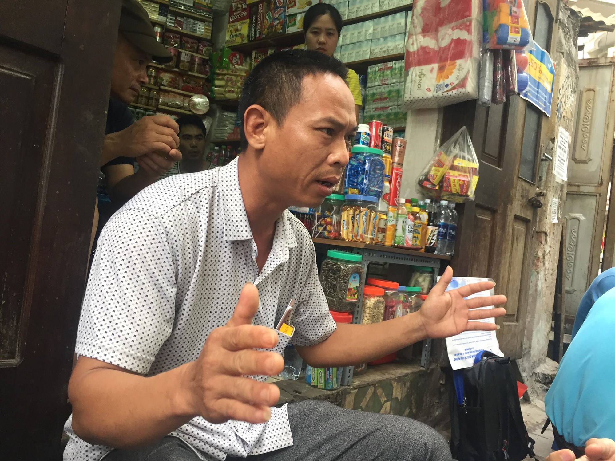 Người chồng kéo vợ ra đường rồi lột quần đánh đập: Tôi vào Zalo thì nghe được đoạn ghi âm của vợ nói chuyện với anh hàng xóm - Ảnh 3.