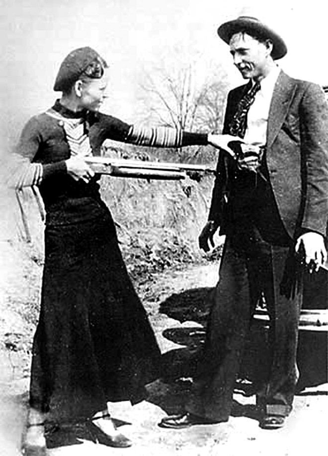 Bonnie và Clyde: Khao khát nổi tiếng nhưng trở thành cặp sát thủ khiến nước Mỹ khiếp sợ, chết đi mới hoàn thành tâm nguyện, được hàng ngàn người đưa tang - Ảnh 7.