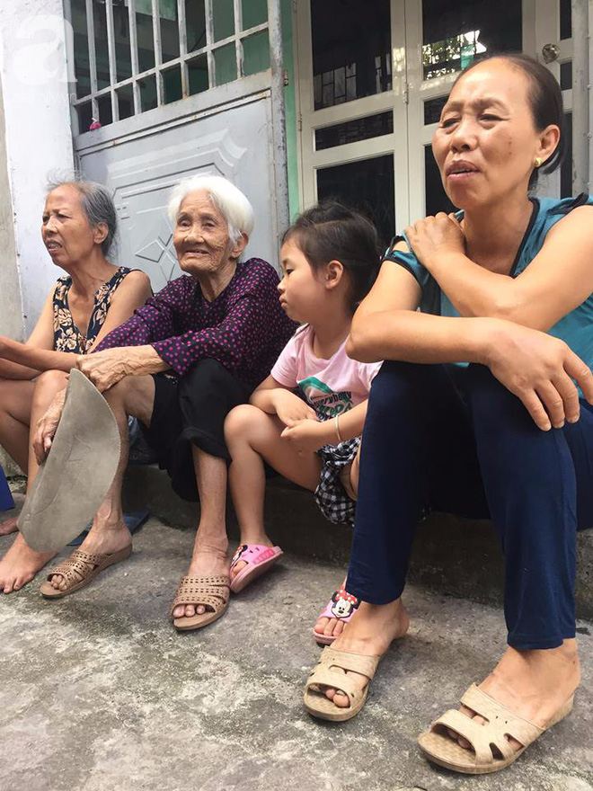 H&agrave; Nội: H&agrave;ng x&oacute;m kể lại gi&acirc;y ph&uacute;t ph&aacute;t hiện 2 ch&aacute;u b&eacute; nguy kịch, miệng c&oacute; m&ugrave;i thuốc s&acirc;u - Ảnh 1.