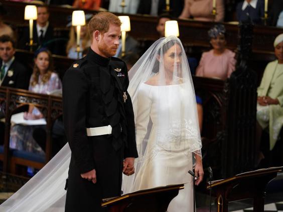 Váy cưới Hoàng gia sexy nhất mọi thời đại