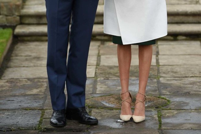 Công nương Meghan sẽ phải đánh đổi những điều này sau hôn lễ cổ tích với Hoàng tử Harry - Ảnh 3.