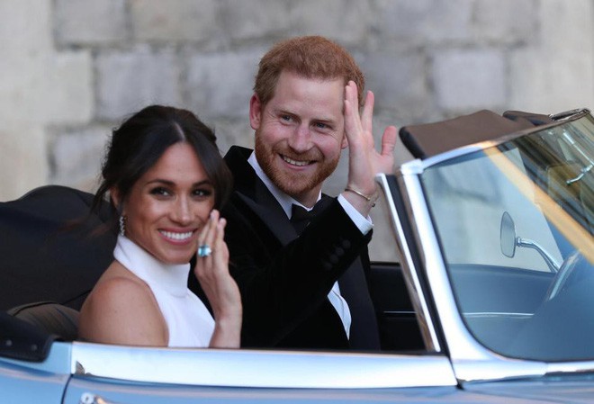 Là cô dâu Hoàng gia, bằng cách này Meghan Markle đã tuân thủ 4 quy tắc mà các cô dâu phương Tây đều làm khi về nhà chồng - Ảnh 10.