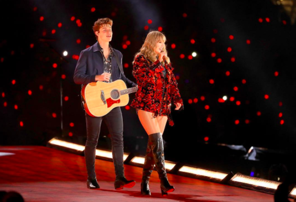 Taylor Swift và Shawn Mendes đốt cháy sân khấu Reputation với màn song ca xuất sắc - Ảnh 3.