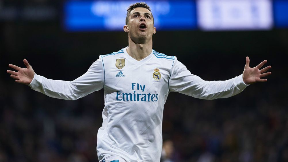 Ronaldo và bức ảnh âu yếm hôn Georgina “đốn tim” cộng đồng mạng - Ảnh 2.