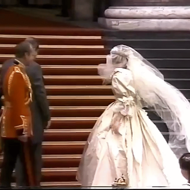 Những hình ảnh tuyệt đẹp trong đám cưới cố Công nương Diana bất ngờ được chia sẻ mạnh trên MXH - Ảnh 2.