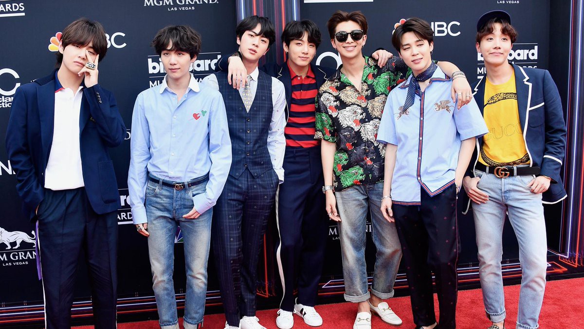 Đã nhận giải thưởng danh giá tại Billboard Music Awards, BTS còn được dân tình khen lấy khen để vì  da đẹp - Ảnh 1.