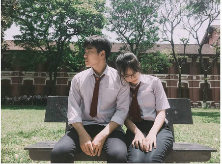 Bộ ảnh cực tình của học sinh trường Đồng Khánh, Huế: Mối tình năm 17 tuổi đẹp và mộng mơ nhiều lắm - Ảnh 1.