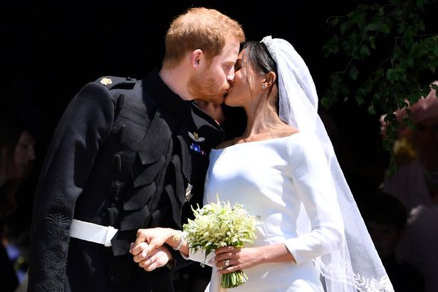 Looking back at old photos of the new princess, netizens believe that Meghan and Harry's fairytale wedding was destined - Photo 3.