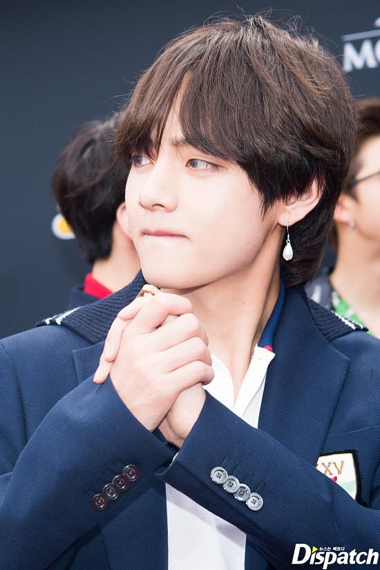 Đã nhận giải thưởng danh giá  tại Billboard Music Awards, BTS còn được dân tình khen lấy khen để vì da đẹp - Ảnh 9.