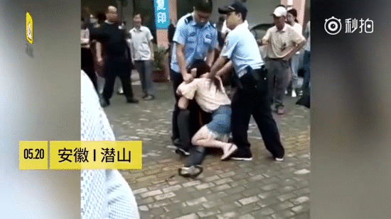Tìm ra lý do khiến cô gái Trung Quốc cắn chặt lưỡi bạn trai, cảnh sát phải xịt hơi cay vào mặt mới chịu nhả - Ảnh 1.