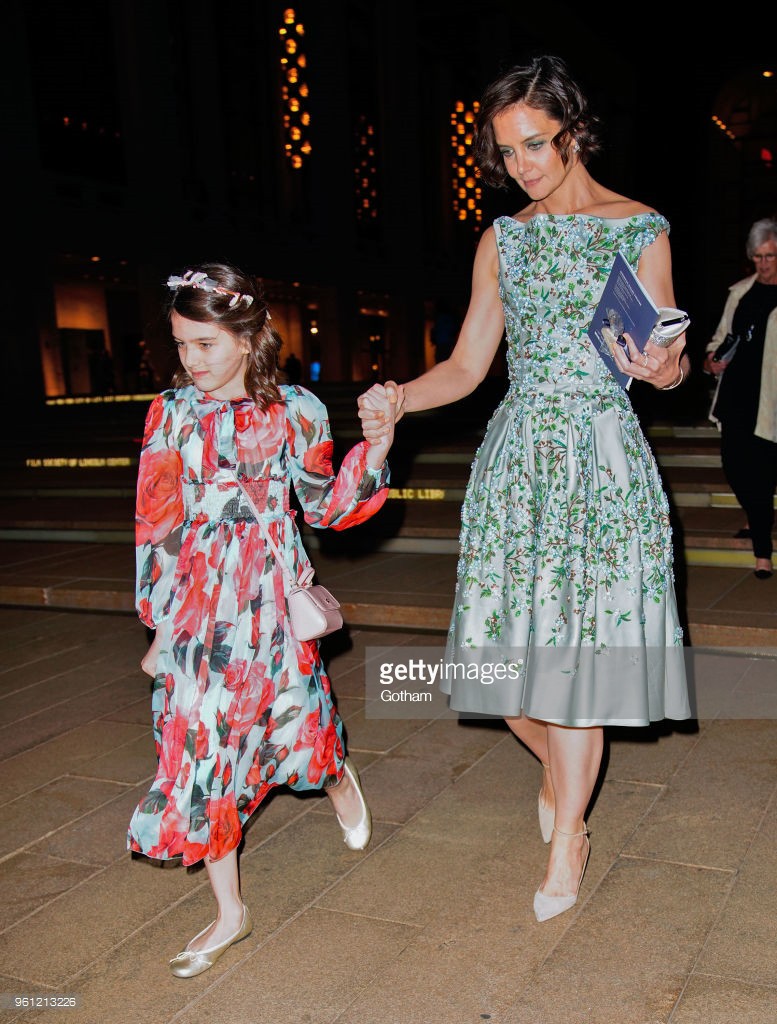 Suri Cruise Điệu Đà Diện Váy Như Một 
