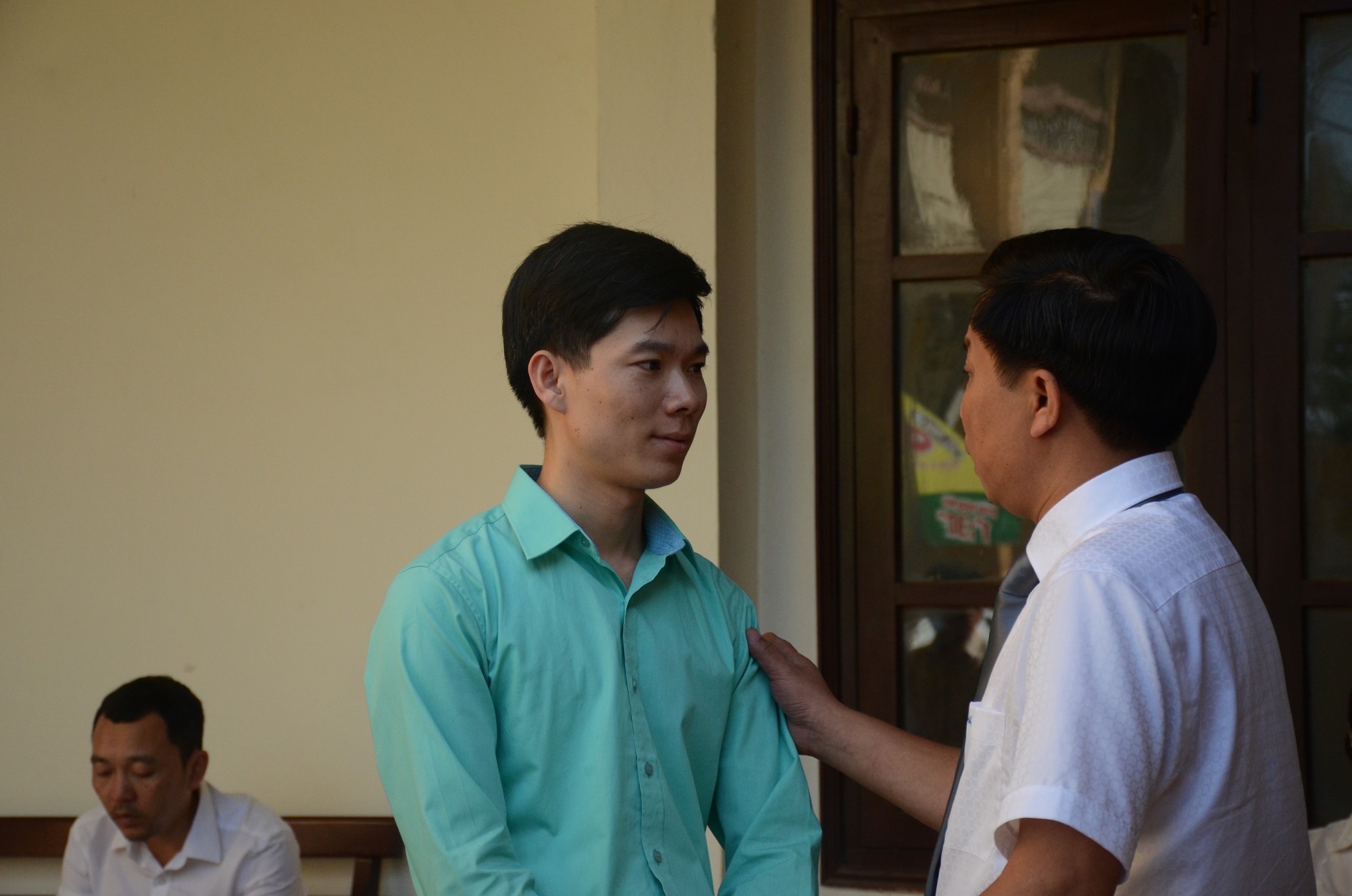 Nghe tòa công bố lời khai của nguyên giám đốc Trương Quý Dương, bác sĩ Lương đứng dậy phản đối - ảnh 4 Nghe tòa công bố lời khai của nguyên giám đốc Trương Quý Dương, bác sĩ Lương đứng dậy phản đối - Ảnh 4.