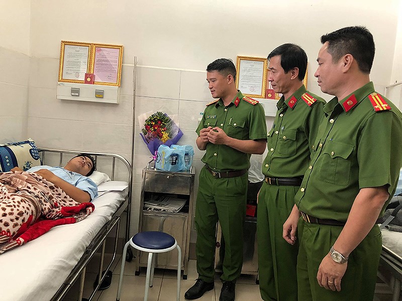 Hiệp sĩ Hoàng kể lại giây phút đối mặt với nhóm cướp SH - Ảnh 3. "Hiệp sĩ" Hoàng kể lại giây phút đối mặt với nhóm cướp SH