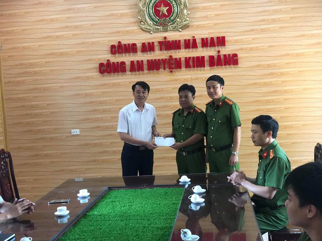 Nữ giáo viên bị hai thanh niên kề kiếm vào cổ cướp tiền, vàng lúc nửa đêm - Ảnh 3.