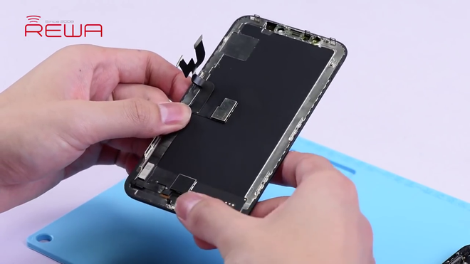 iPhone X đã có màn hình lô: LCD thay vì OLED, hiển thị kém, dễ bị loạn cảm ứng - Ảnh 1.