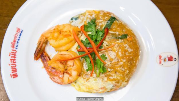 Triết lý kinh doanh đáng nể ở nơi bán món pad Thai ngon nhất Bangkok, đưa quán ăn ven đường trở thành biểu tượng ẩm thực của cả Thái Lan - Ảnh 5.