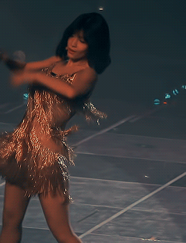 Vừa gây sốt với cơ bụng hoàn hảo, Momo (TWICE) tiếp tục khiến fan phát ngất vì vũ đạo sexy nghẹt thở - Ảnh 3. Vừa gây sốt với cơ bụng hoàn hảo, Momo (TWICE) tiếp tục khiến fan phát ngất vì vũ đạo sexy nghẹt thở - Ảnh 3.