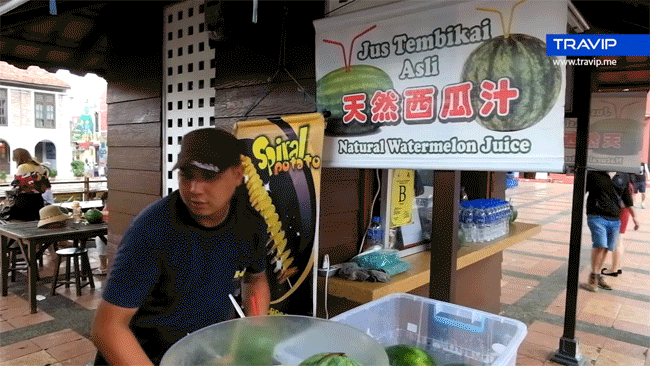 Trời hè nóng nực mà có món dưa hấu uống trực tiếp từ quả của Malaysia thì đúng là không còn gì tuyệt hơn - Ảnh 6.