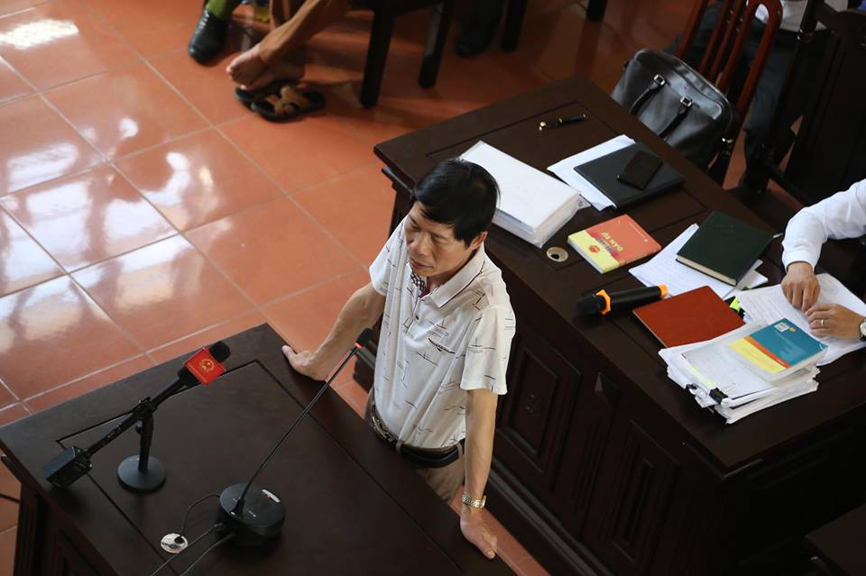 Phiên xử BS Lương: Luật sư công bố clip sẽ làm thay đổi cơ bản bản chất vụ án, nhân vật chính nói nghi bị cắt ghép - ảnh 4 Phiên xử BS Lương: Luật sư công bố clip sẽ làm thay đổi cơ bản bản chất vụ án, nhân vật chính nói nghi bị cắt ghép - Ảnh 4.