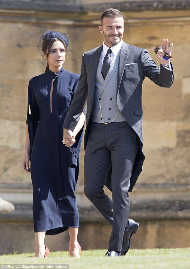 Victoria cau có suốt hôn lễ Hoàng tử Harry là vì Beckham tiệc tùng chè chén với người đẹp khác? - Ảnh 1.