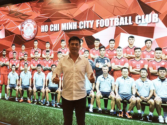 HLV Hữu Thắng ra mắt CLB TP.HCM, theo con đường chuyên nghiệp của Công Vinh - Ảnh 2.