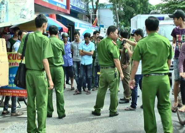 Bị đánh thức khi đang ngủ, cháu chém chết bà nội - Ảnh 1.