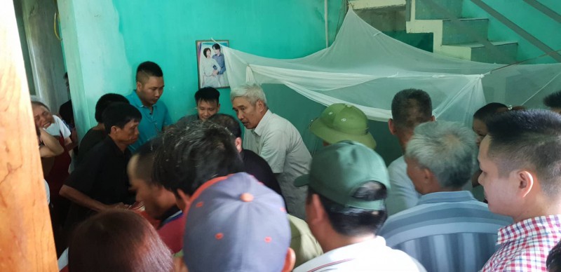 Đẫm nước mắt đưa thi thể lái tàu SE19 về quê nhà - Ảnh 10.