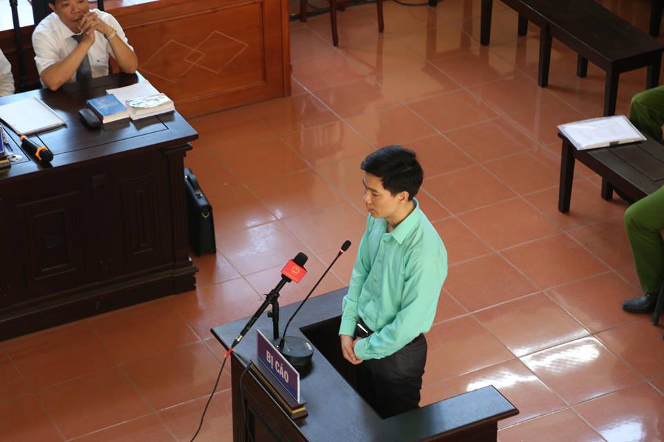 Xét xử BS Lương: Luật sư đề nghị khởi tố hình sự ông Trương Quý Dương, dân đồng loạt vỗ tay ủng hộ - ảnh 3 Xét xử BS Lương: Luật sư đề nghị khởi tố hình sự ông Trương Quý Dương, dân đồng loạt vỗ tay ủng hộ - Ảnh 3.