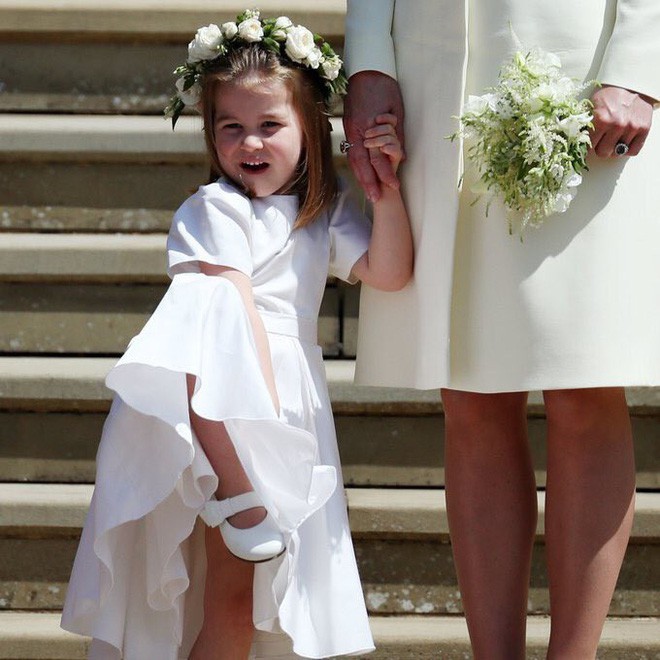 Mới 3 tuổi nhưng Công chúa Charlotte đã vượt mặt anh trai về sức ảnh hưởng trong ngành thời trang - Ảnh 2.