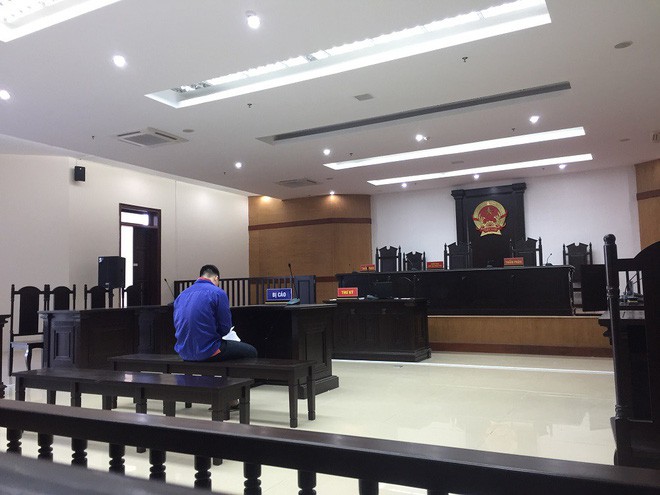 Ho&atilde;n phi&ecirc;n xử ph&uacute;c thẩm cựu c&aacute;n bộ ng&acirc;n h&agrave;ng d&acirc;m &ocirc; b&eacute; g&aacute;i ở H&agrave; Nội - Ảnh 1.