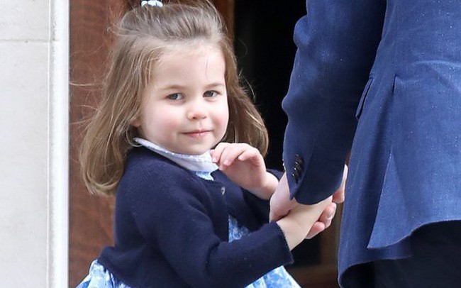 Mới 3 tuổi nhưng Công chúa Charlotte đã vượt mặt anh trai về sức ảnh hưởng trong ngành thời trang - Ảnh 3.