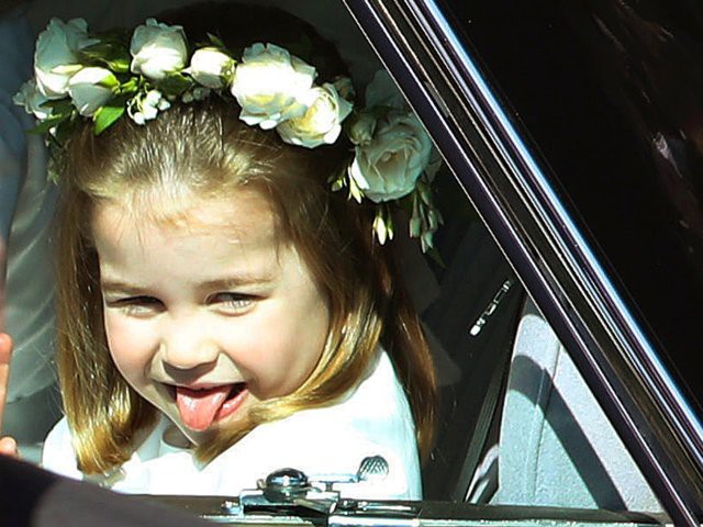 Mới 3 tuổi nhưng Công chúa Charlotte đã vượt mặt anh trai về sức ảnh hưởng trong ngành thời trang - Ảnh 10.