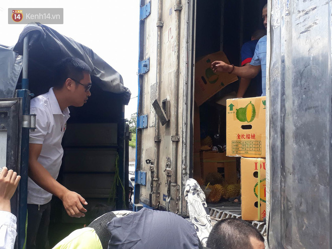 Chia sẻ thêm của tài xế vụ giải cứu 17 tấn sầu riêng ở Hà Nội: Tôi đã rất cố gắng giải thích nhưng nhiều người không nghe - Ảnh 4.