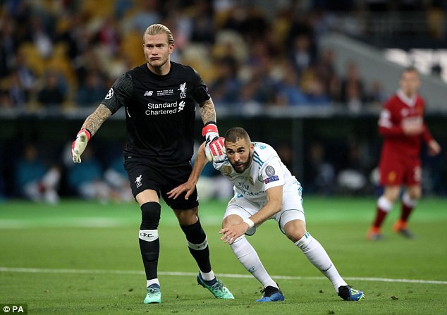 Karius mắc 2 sai lầm ngớ ngẩn nhất lịch sử Champions League, bị fan ném đá tơi tả - Ảnh 2.