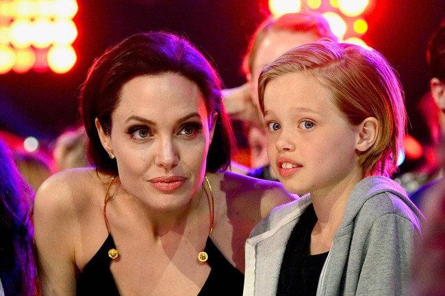 Quá trình từ em bé xinh xắn thành cô nàng tomboy của Shiloh - con gái ruột Angelina Jolie và Brad Pitt - Ảnh 14.