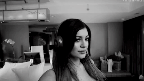 Chị em sang chảnh Kendall - Kylie từng l&agrave; những c&ocirc; nh&oacute;c quậy như quỷ đấm đ&aacute; nhau huỳnh huỵch suốt ng&agrave;y - Ảnh 1.