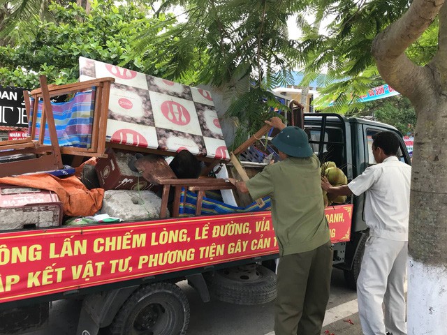 Hải Ph&ograve;ng: Truy t&igrave;m đối tượng bắt kh&aacute;ch trả tiền ghế ngồi sau khi ăn hải sản ở b&atilde;i biển Đồ Sơn - Ảnh 3.