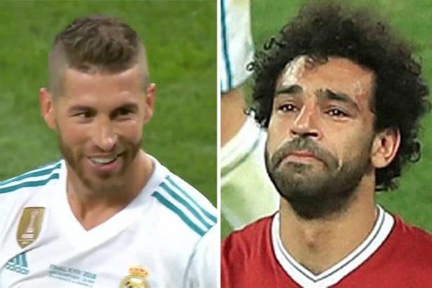 Hình ảnh Ramos cười hớn hở lúc Salah rời sân trong nước mắt gây phẫn nộ - Ảnh 2.