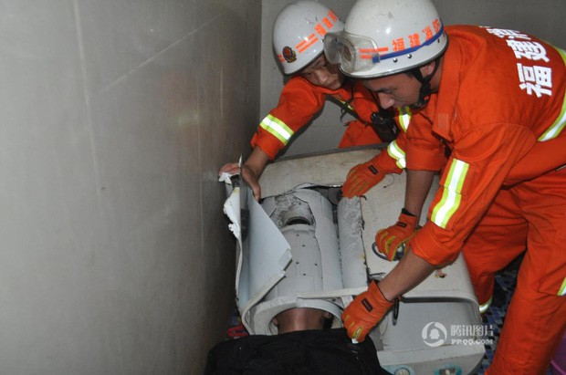Trung Quốc: Bé trai chui vào thám hiểm máy giặt rồi mắc kẹt, một đội cứu hộ phải tới giải vây - Ảnh 7.