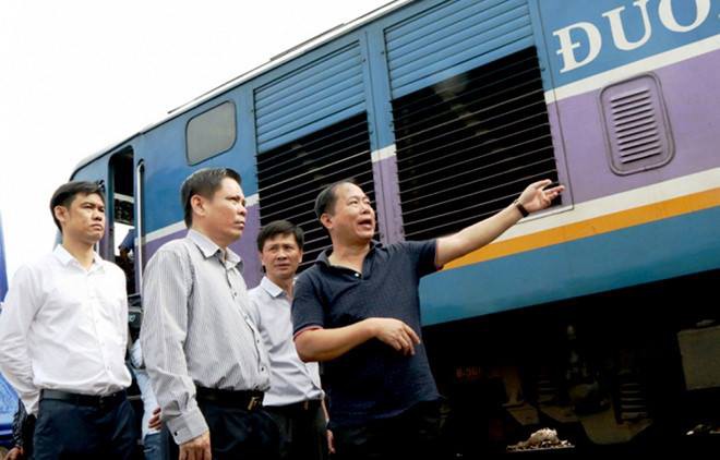Vụ 2 t&agrave;u hỏa đ&acirc;m nhau kinh ho&agrave;ng ở Quảng Nam: Đ&igrave;nh chỉ c&ocirc;ng t&aacute;c 3 c&aacute;n bộ k&iacute;p trực - Ảnh 1.