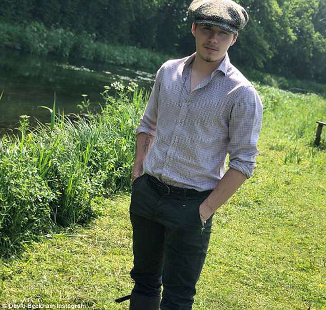 Đi câu cá cùng nhau mà bố con Beckham cũng phong cách ngời ngời, khiến dân tình trầm trồ - Ảnh 4.